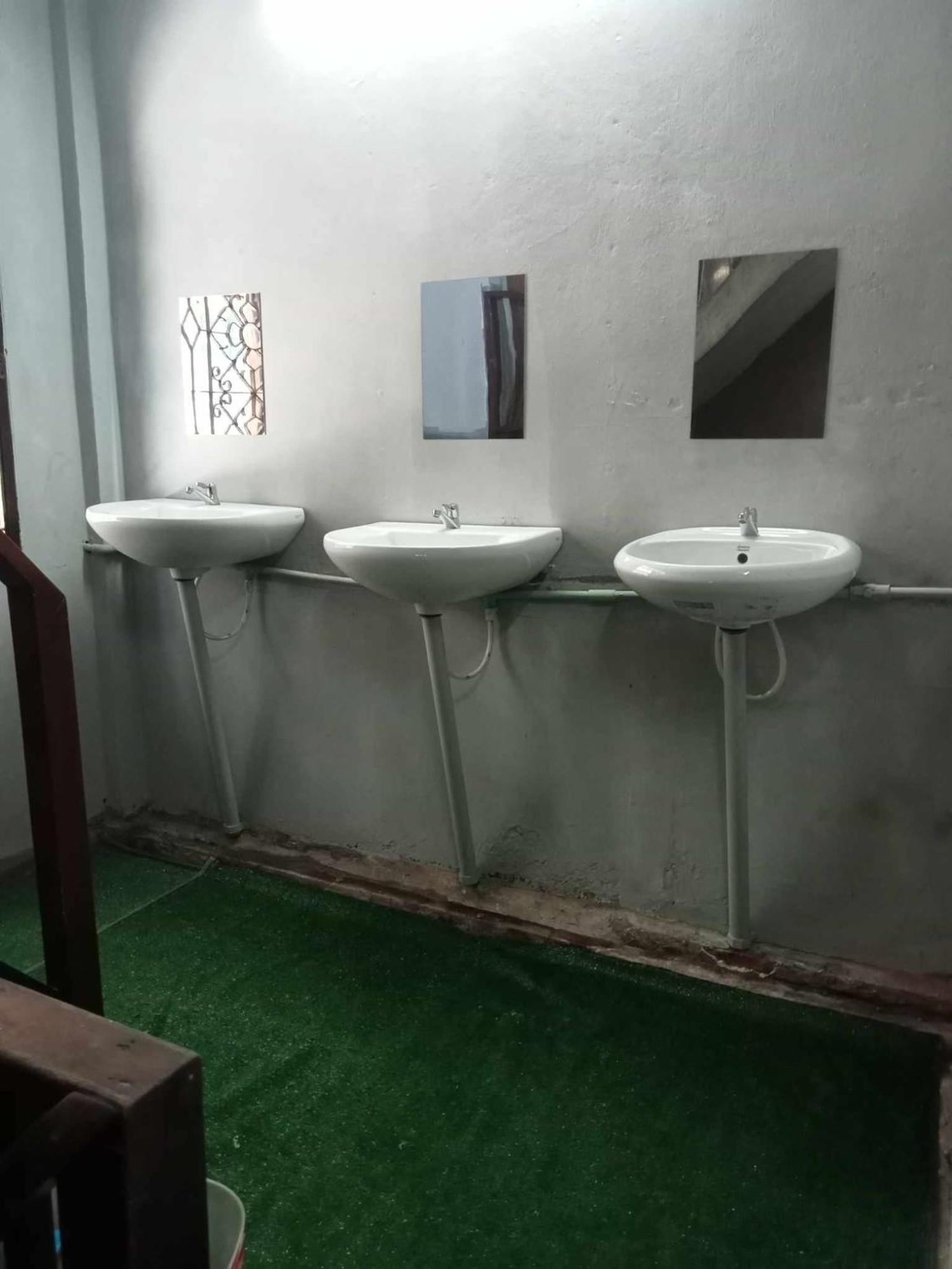 Bang Lumphu House&Bistro Lägenhet Bangkok Exteriör bild